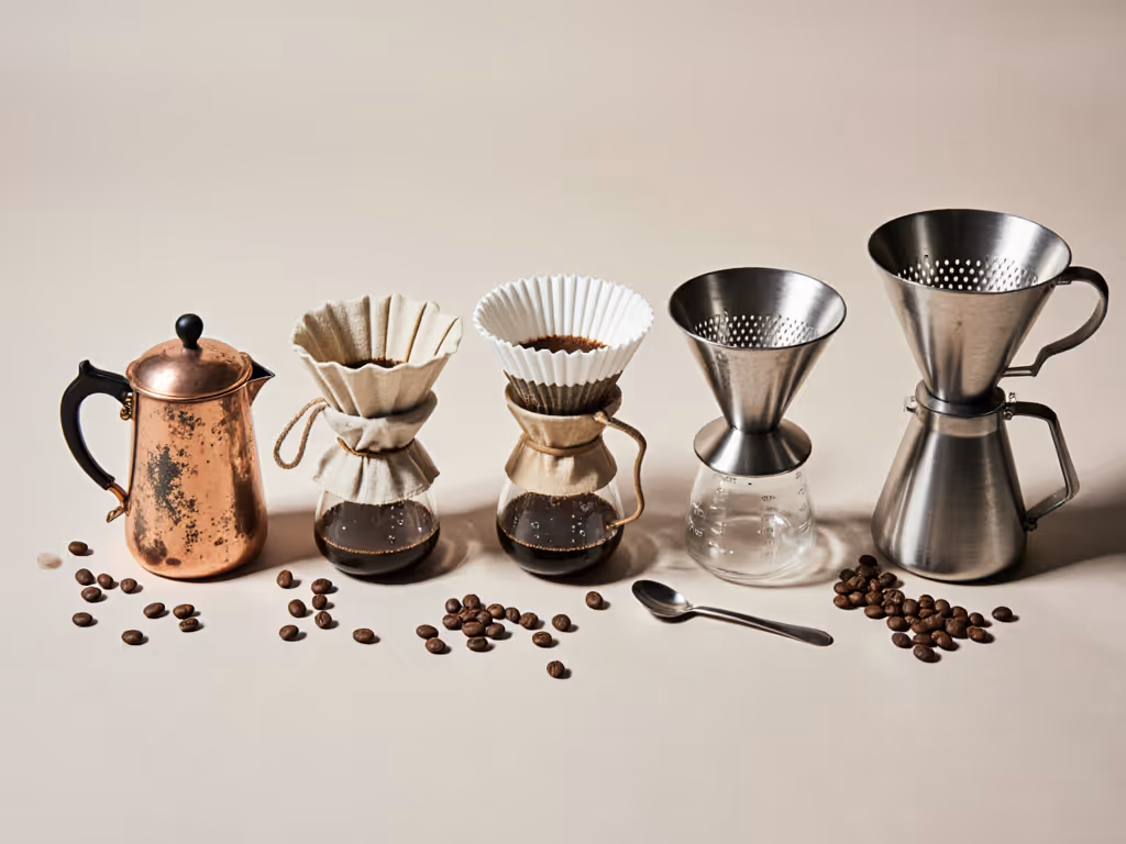side-by-side_comparison_of_historical_pour-over_methods_percolator_cloth_filter_melitta_paper_modern_metal_mesh
